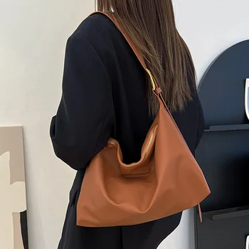 Új alkalmi nagy kapacitású válltáska Solid Pu bőr kézitáskák Designer Crossbody táskák nőknek Tote