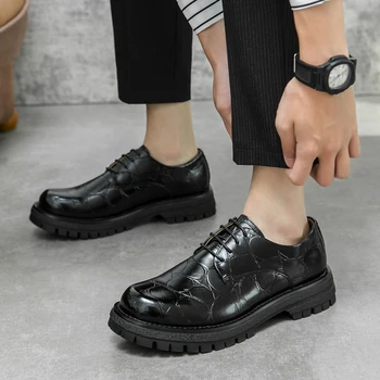 Luxus márka férfi üzleti cipők Kiváló minőségű fűzős formális bőrcipők Vastag talpú alkalmi Oxford cipők Kerek orrú ruha cipők