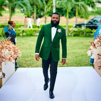 Zöld bársony esküvői öltöny vőlegénynek csúcsos hajtóka Egy gomb terno masculinos completo Blazer Sets Men Tuxedos Sets Dzseki + nadrág