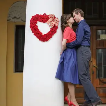 Valentin-napi lakberendezés romantikus szív alakú koszorú kockás csokorcsomóval Valentin-napra Dekor bejárati ajtó jel kültéri