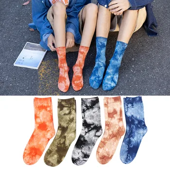 Őszi és téli új termékek Japán koreai stílusú nyakkendőfesték Európai és amerikai utcai stílusú gördeszka zokni pár zokni