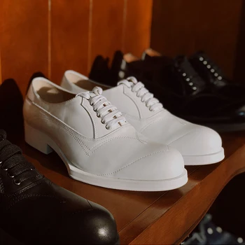 Tavasz és nyár új, formális, fehér profilú talpú bőrcipők, marhabőr, oxfordi cipők, fűző, alacsony felső, lapos talp, nagy férfi cipők