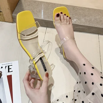 Szandál - nők 2023 Új nyári négyzet Lábujj divat Elegáns női papucs Divatos átlátszó vastag sarkú cipő Szivattyúk