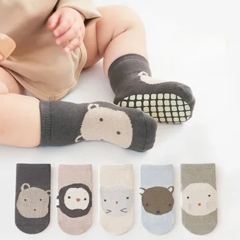 1 pár csecsemő baba zokni Kawaii rajzfilm borjú csúszásmentes padlózokni kisgyermek fiú lányoknak őszi téli puha pamut újszülött zokni