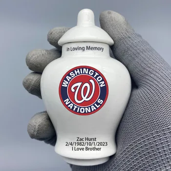 Mini urna Washington Nationals-témájú logóhoz Egyéni urna.Küldje el nekem azt a nevet / dátumot, amelyet meg szeretne jeleníteni az urnán a megjegyzések üzenetében